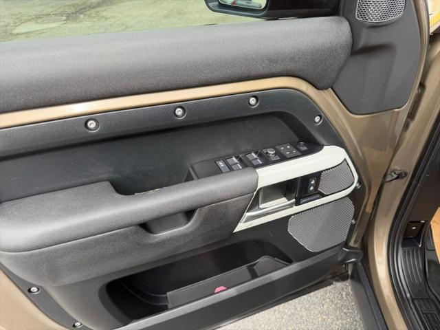 2020 Land Rover Defender 110 SE