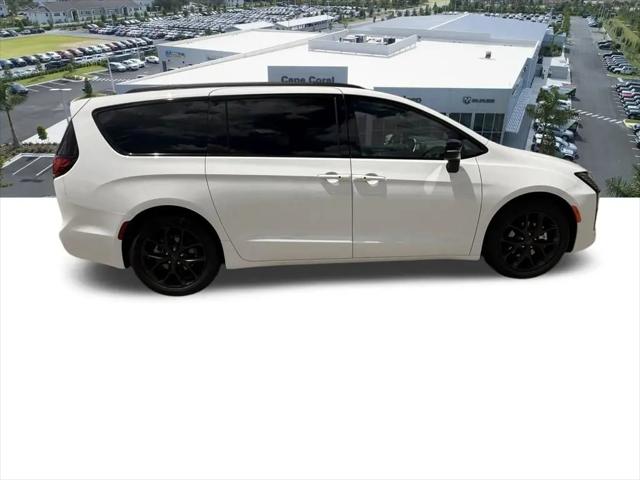 2027 Chrysler Pacifica Limited