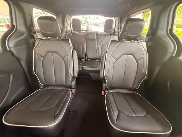 2027 Chrysler Pacifica Limited
