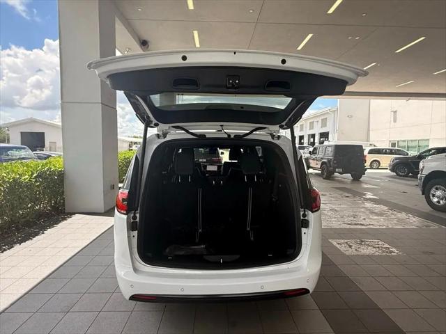 2027 Chrysler Pacifica Limited