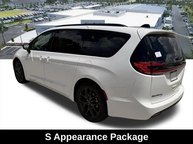 2027 Chrysler Pacifica Limited