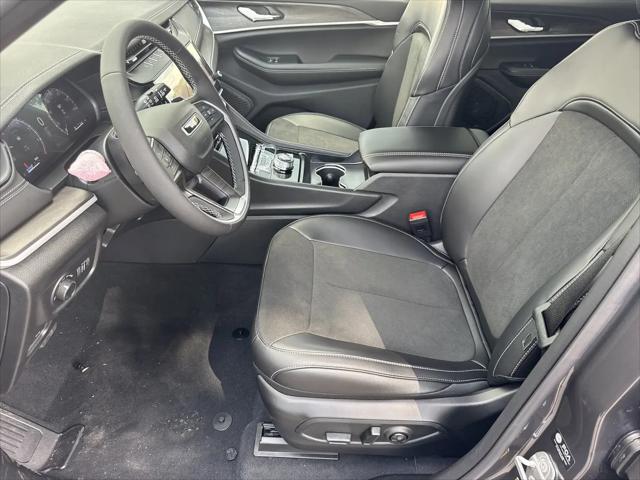 2026 Jeep Grand Cherokee Altitude 4x2