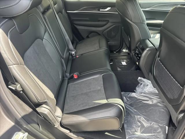 2026 Jeep Grand Cherokee Altitude 4x2