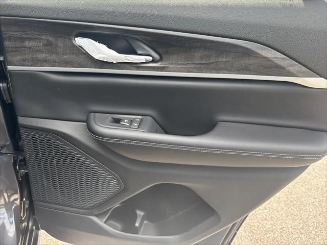 2026 Jeep Grand Cherokee Altitude 4x2