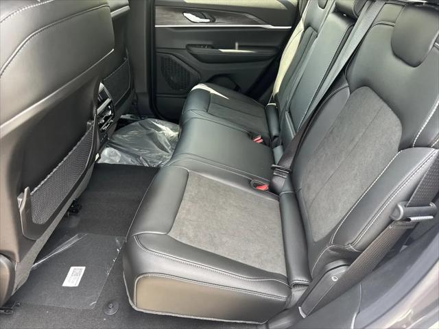 2026 Jeep Grand Cherokee Altitude 4x2