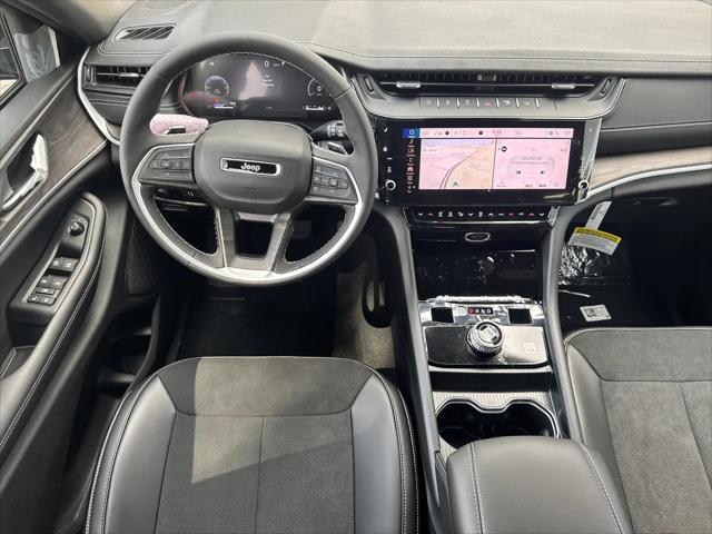 2026 Jeep Grand Cherokee Altitude 4x2