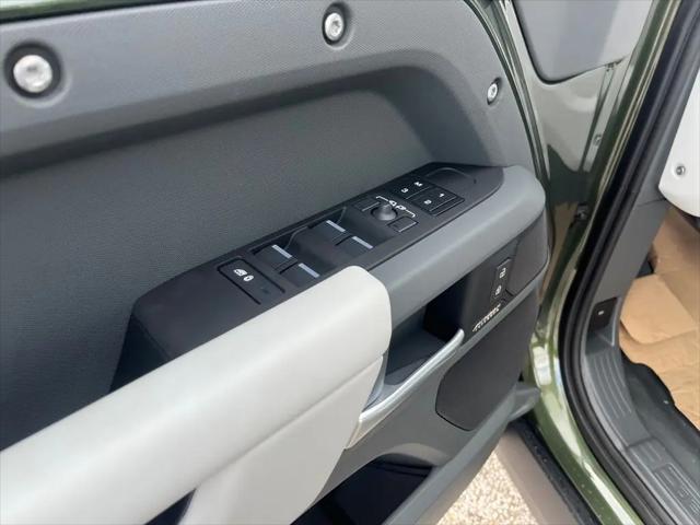 2026 Land Rover Defender P400 X-Dynamic SE