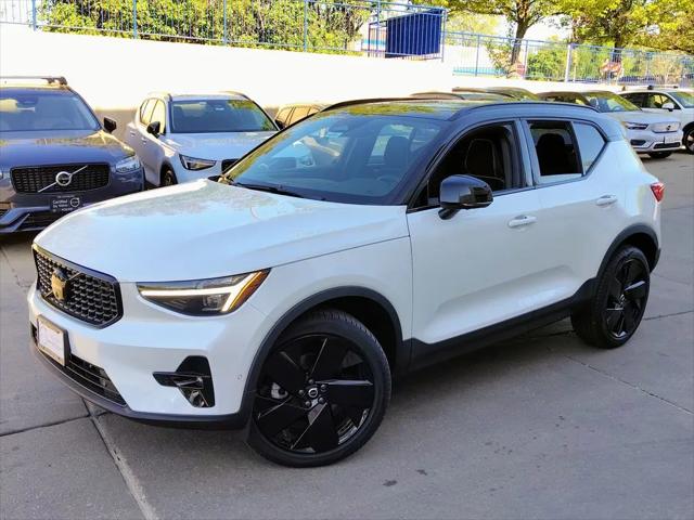 2026 Volvo XC40 Black Edition Ultra, B5 AWD Gas (mild hybrid)