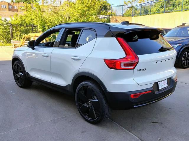 2026 Volvo XC40 Black Edition Ultra, B5 AWD Gas (mild hybrid)
