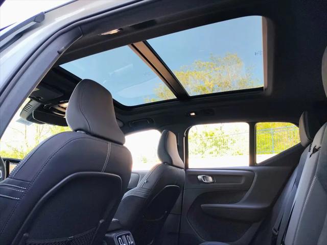 2026 Volvo XC40 Black Edition Ultra, B5 AWD Gas (mild hybrid)