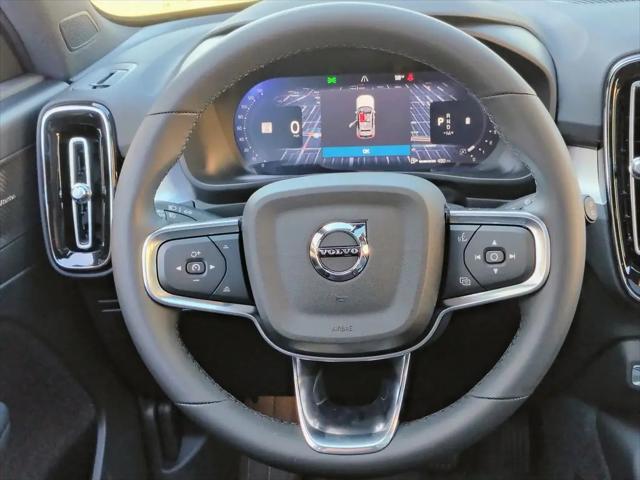 2026 Volvo XC40 Black Edition Ultra, B5 AWD Gas (mild hybrid)