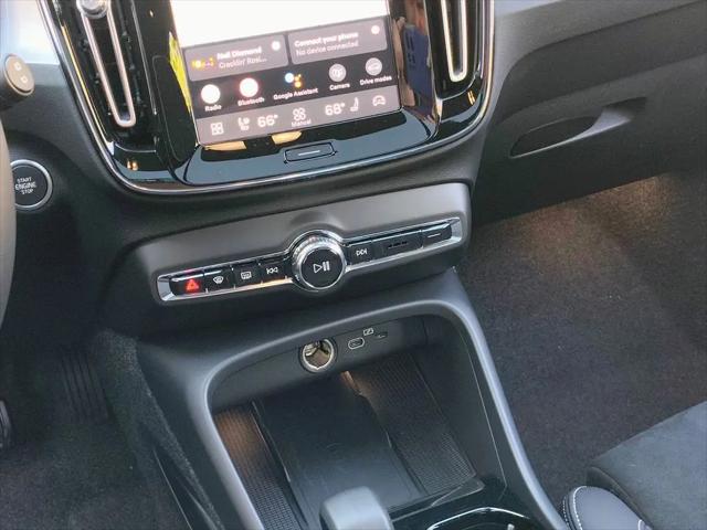 2026 Volvo XC40 Black Edition Ultra, B5 AWD Gas (mild hybrid)