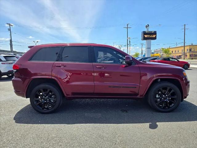 2022 Jeep Grand Cherokee Laredo X 4x4