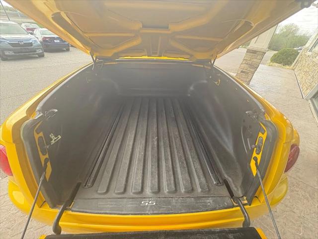 2004 Chevrolet SSR LS