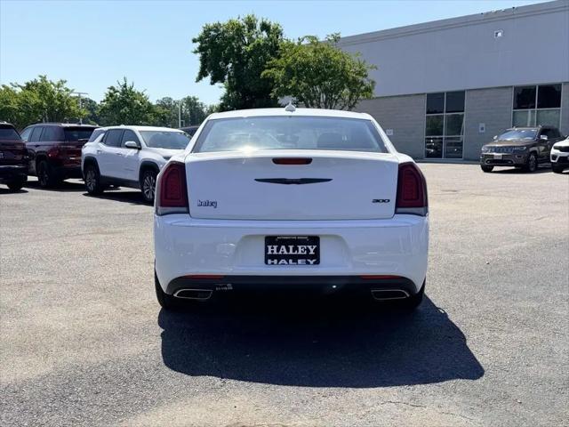 2023 Chrysler 300 Touring