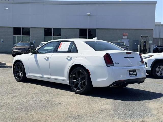 2023 Chrysler 300 Touring