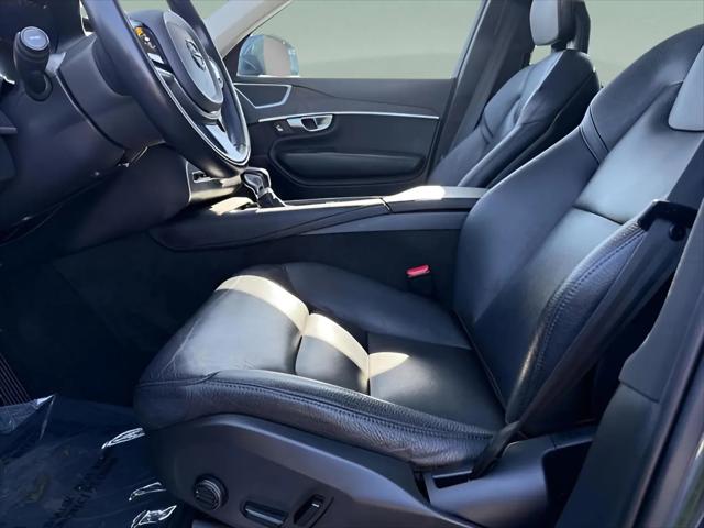 2020 Volvo XC90 T6 Momentum 7 Passenger