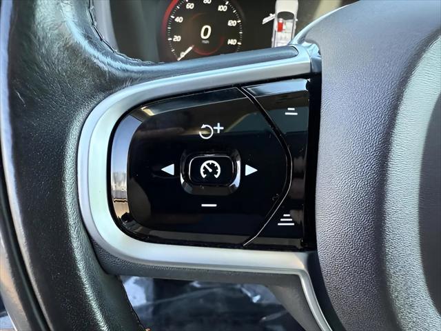 2020 Volvo XC90 T6 Momentum 7 Passenger