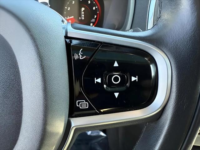 2020 Volvo XC90 T6 Momentum 7 Passenger