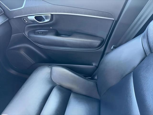 2020 Volvo XC90 T6 Momentum 7 Passenger