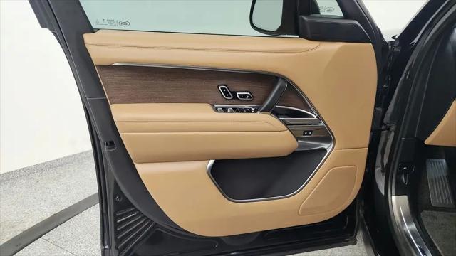2025 Land Rover Range Rover P550e SE