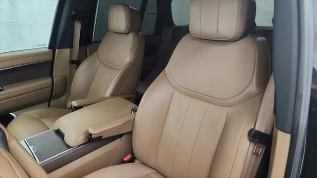 2025 Land Rover Range Rover P550e SE