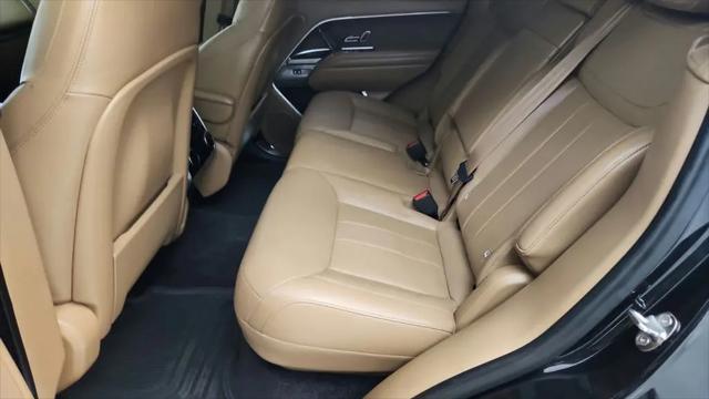 2025 Land Rover Range Rover P550e SE