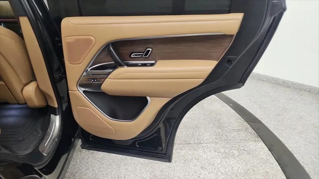 2025 Land Rover Range Rover P550e SE