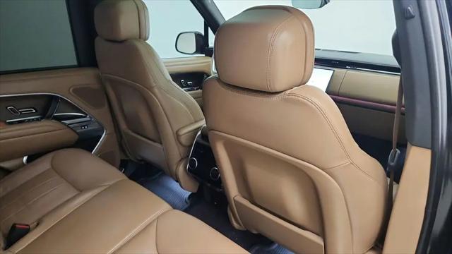 2025 Land Rover Range Rover P550e SE
