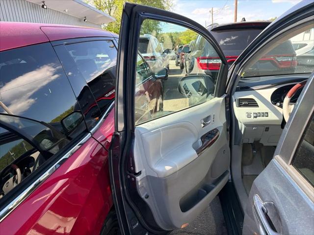 2013 Toyota Sienna Limited 7 Passenger