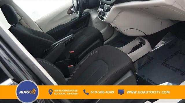 2023 Chrysler Voyager LX