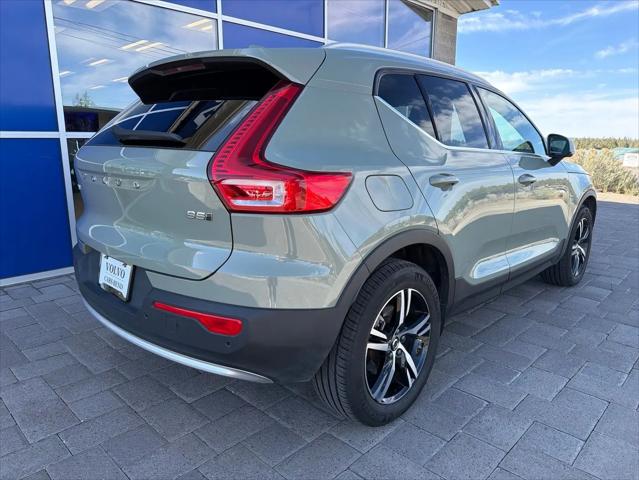 2025 Volvo XC40 B5 Core Bright Theme
