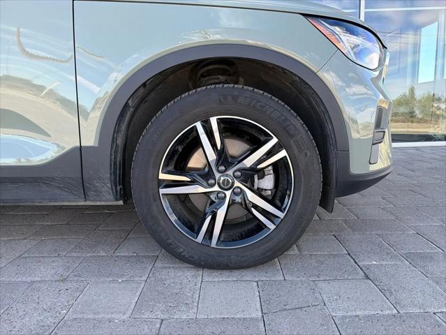 2025 Volvo XC40 B5 Core Bright Theme