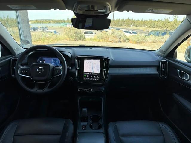 2025 Volvo XC40 B5 Core Bright Theme