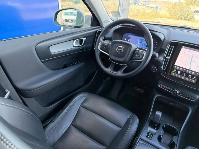 2025 Volvo XC40 B5 Core Bright Theme