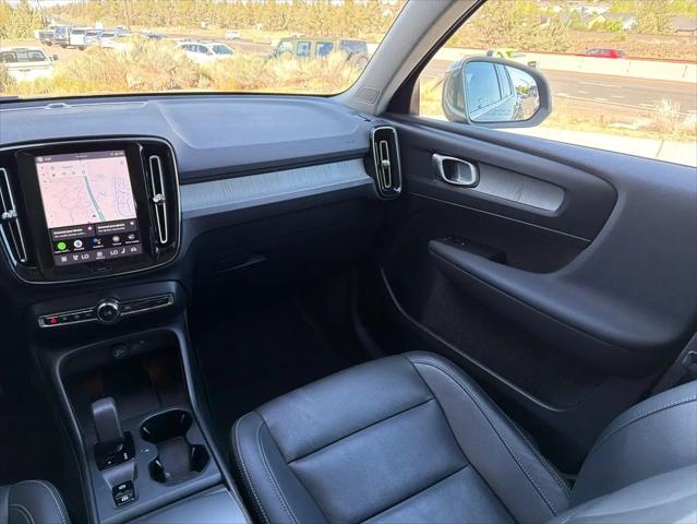 2025 Volvo XC40 B5 Core Bright Theme