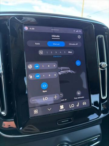 2025 Volvo XC40 B5 Core Bright Theme