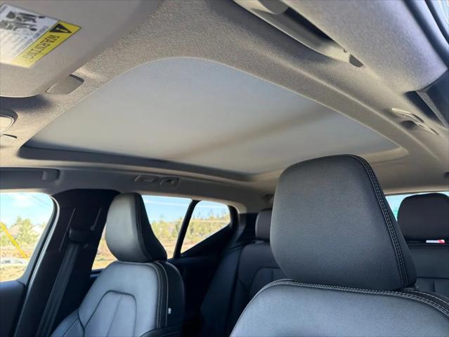 2025 Volvo XC40 B5 Core Bright Theme