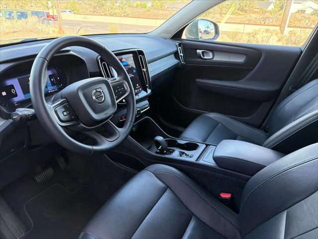 2025 Volvo XC40 B5 Core Bright Theme