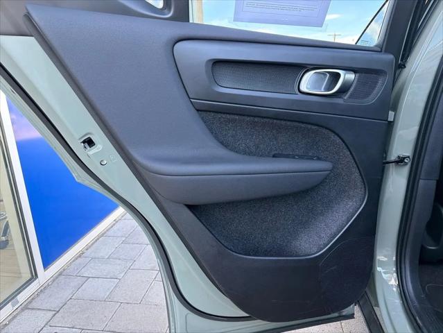 2025 Volvo XC40 B5 Core Bright Theme