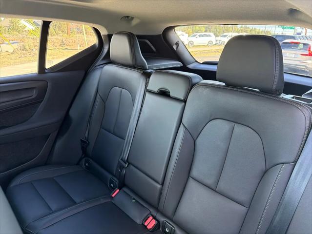2025 Volvo XC40 B5 Core Bright Theme