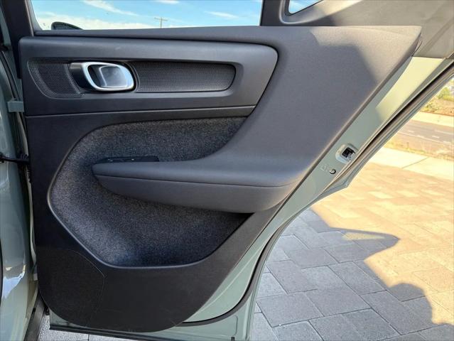 2025 Volvo XC40 B5 Core Bright Theme