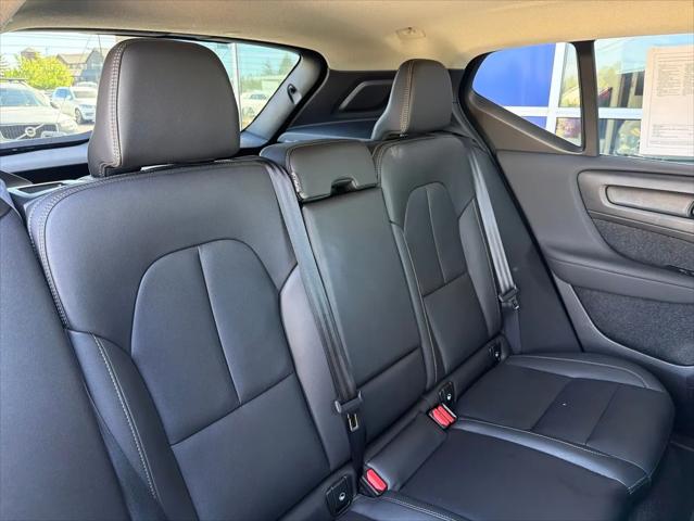 2025 Volvo XC40 B5 Core Bright Theme