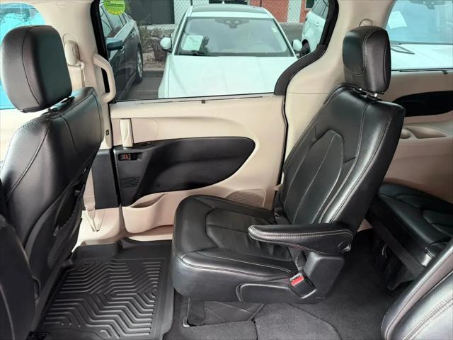 2022 Chrysler Pacifica Touring L