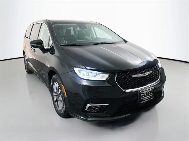 2022 Chrysler Pacifica Hybrid Touring L for sale in Shiloh, IL