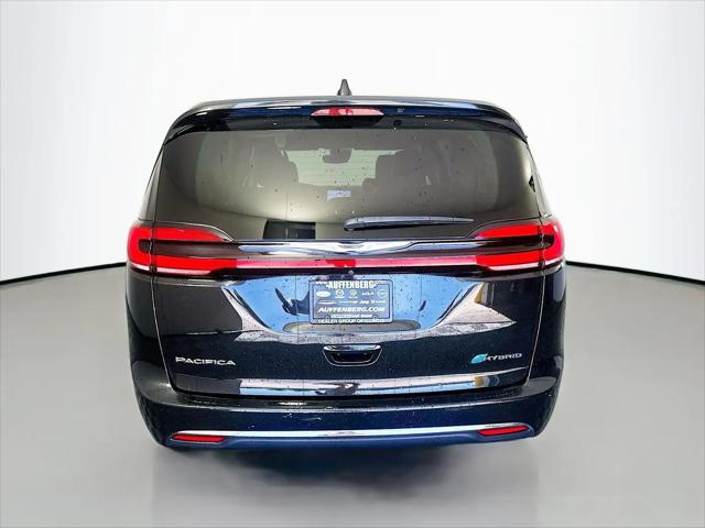 2022 Chrysler Pacifica Hybrid Touring L