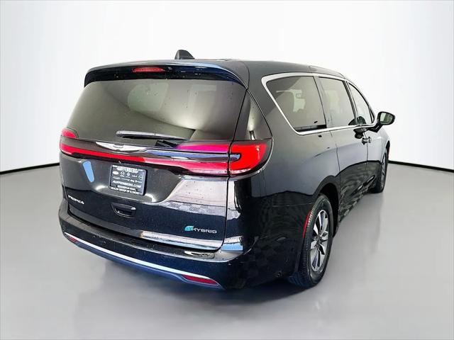 2022 Chrysler Pacifica Hybrid Touring L