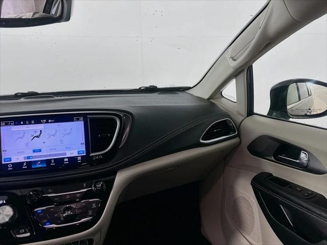 2022 Chrysler Pacifica Hybrid Touring L