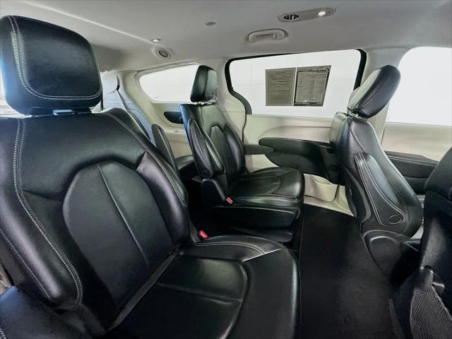 2022 Chrysler Pacifica Hybrid Touring L