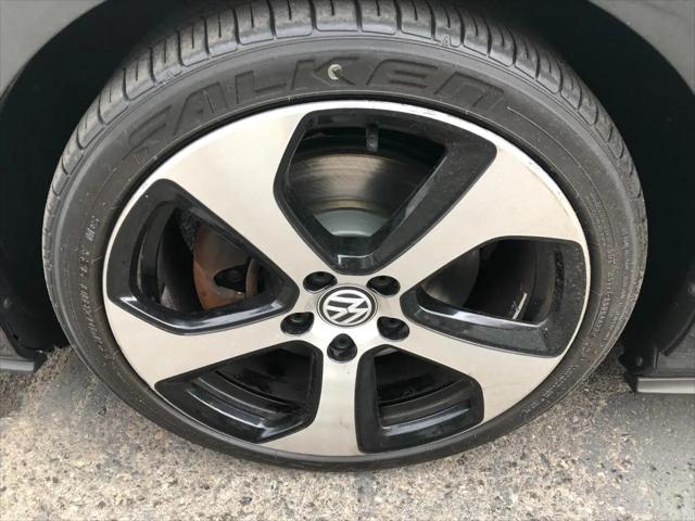 2015 Volkswagen Golf GTI 2.0T SE 4-Door